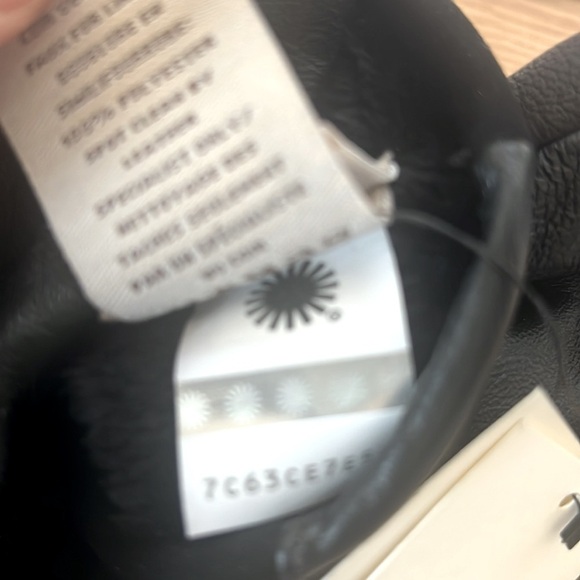 UGG Men’s Leather Touchscreen Gloves Black XL NWT - Picture 7 of 8